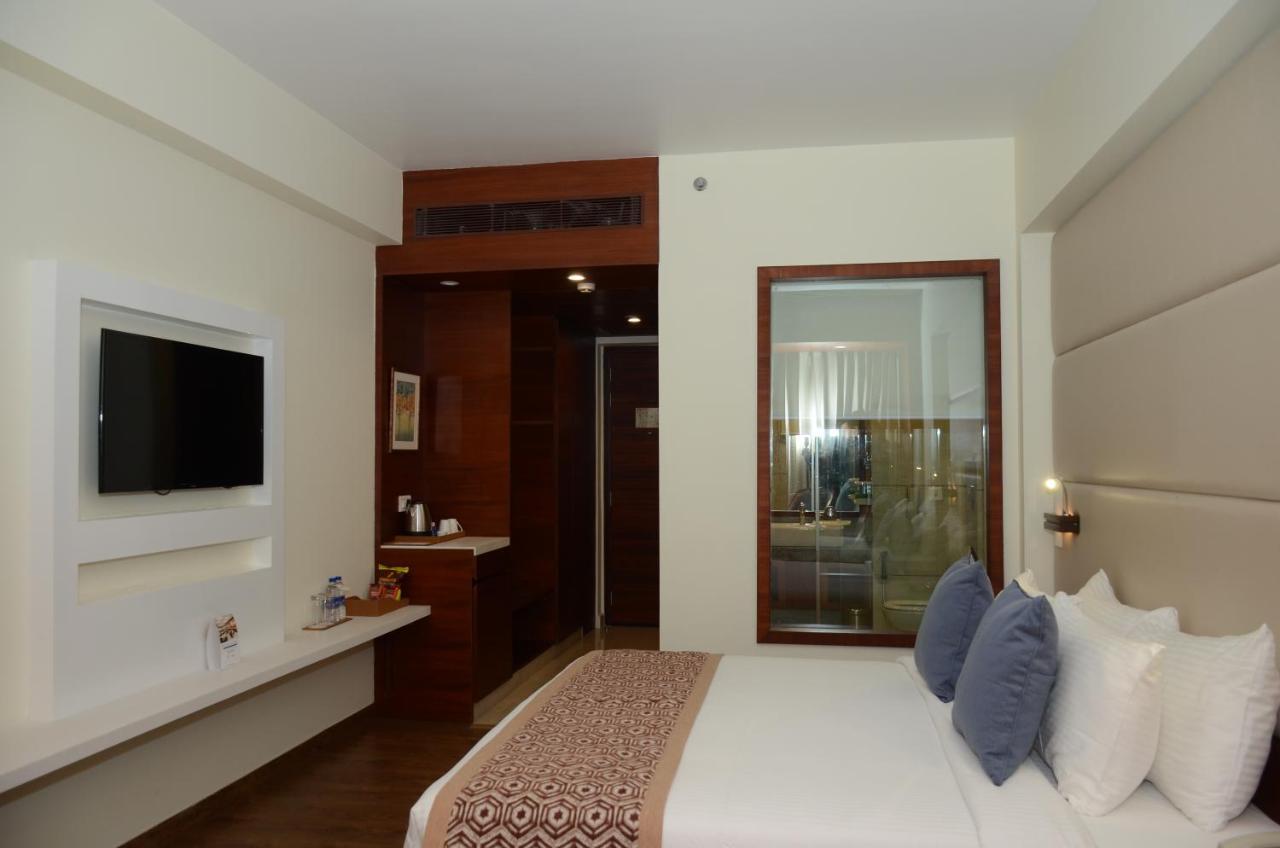 Viraj Sarovar Portico Jammu Exterior photo