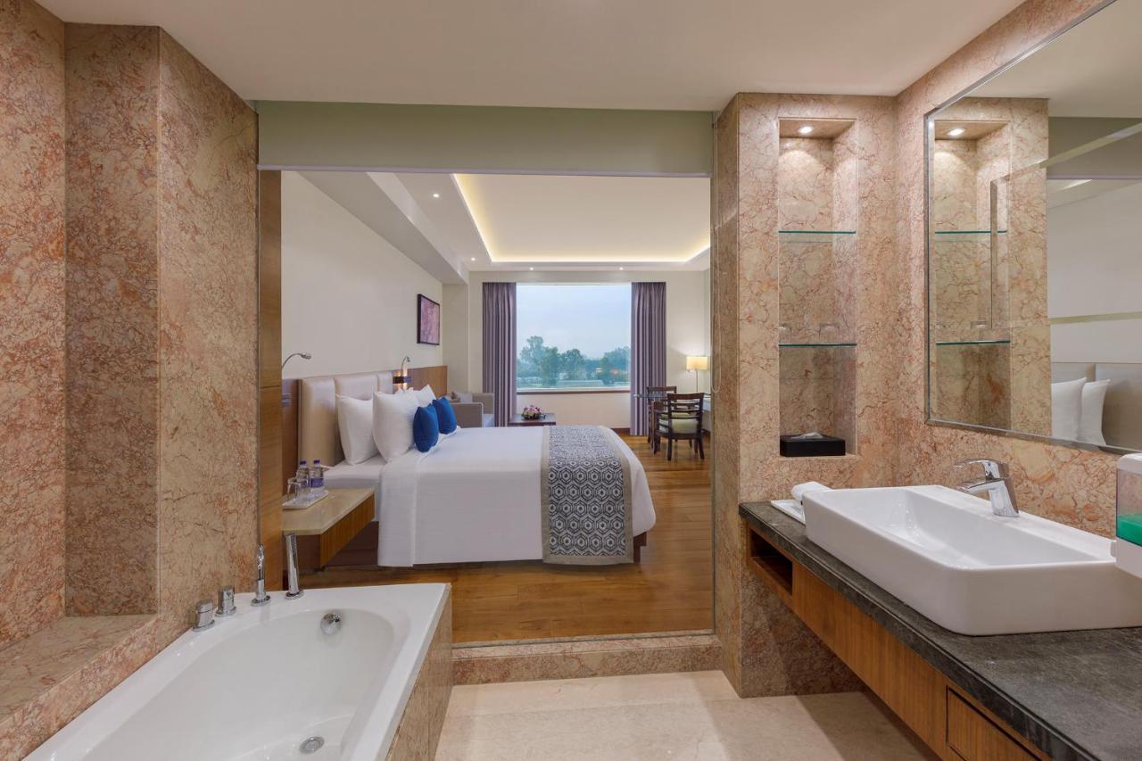 Viraj Sarovar Portico Jammu Exterior photo